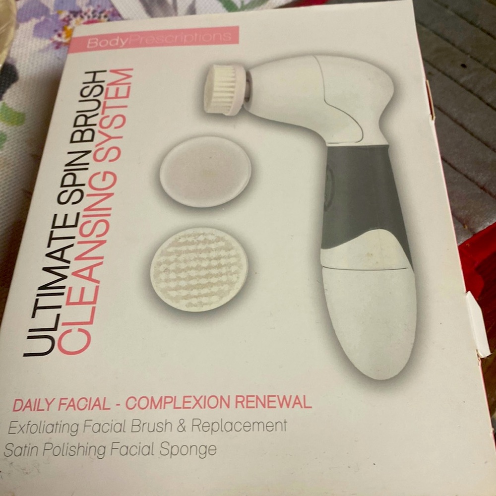 Ultimate spin brush cleansing system. 4AA  batteries not included